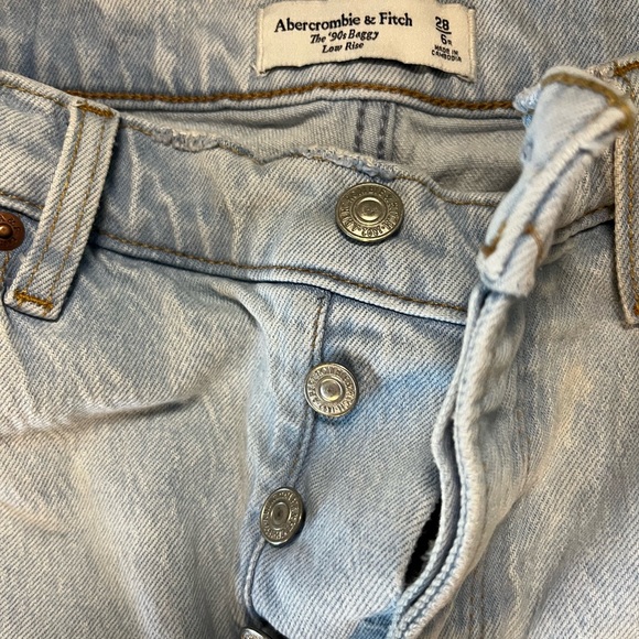 Abercrombie & Fitch “the 90’s Baggy” Light washed Distressed Jeans - Picture 2 of 7